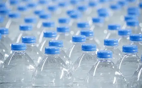Prix de l’eau embouteillée : le ministère du Commerce met en garde contre les hausses « spéculatives »
